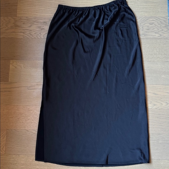 Great condition black slip skirt - Picture 4 of 6